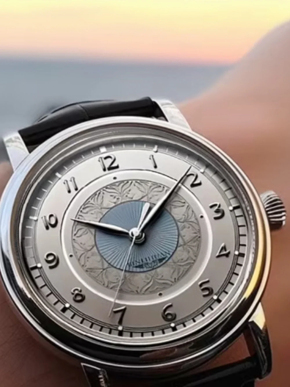 New Exquisite Elegant Men’s Watch Minimalist Cool Fashion Quartz Watch